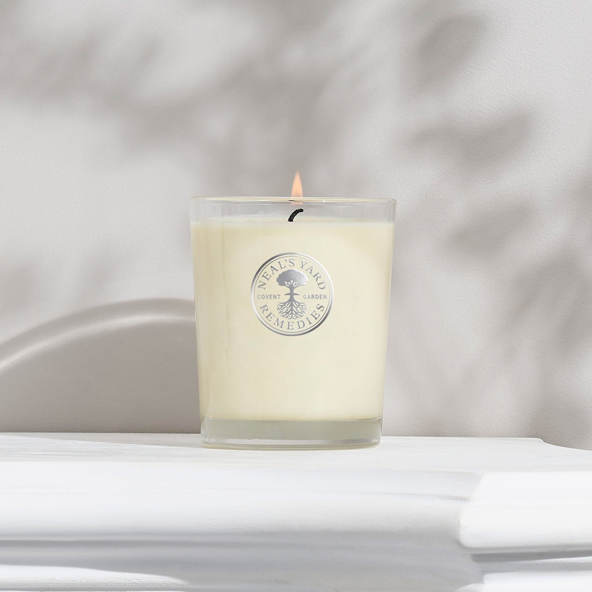 Neal’s Yard Remedies Balancing Aromatherapy Candle - Thumbnail 2